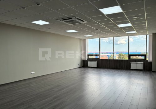 Офис у метро Парнас в Санкт-Петербурге 100 кв.м. Фото №1