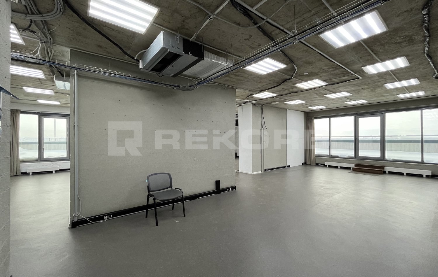 Офис в аренду 179 кв.м. в БЦ Приморский 78 - фото 1