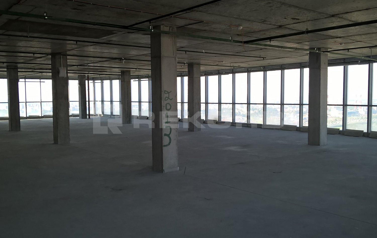 Офис в аренду 1 050 кв.м. в БЦ Leader Tower - фото 1